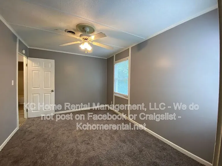 704 NE 45th Ter — Photo 24