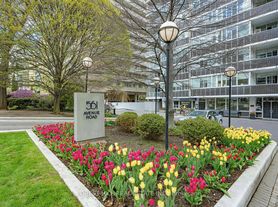561 Avenue Rd