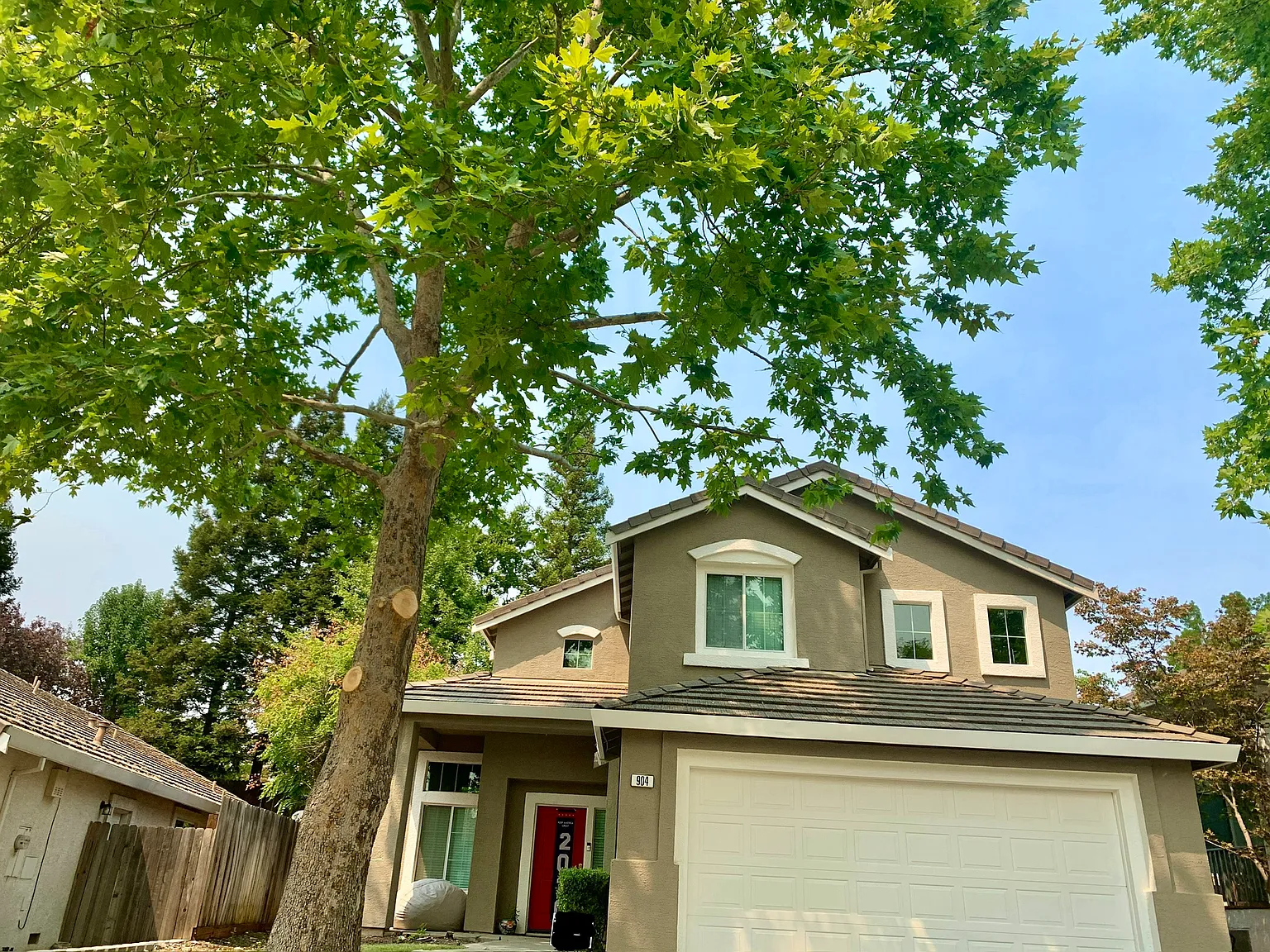 904 Tanner Ct — Photo 1