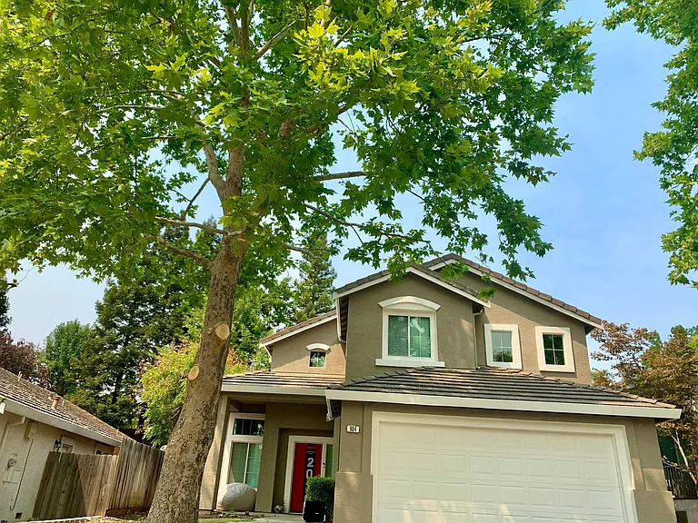 904 Tanner Ct — Photo 1