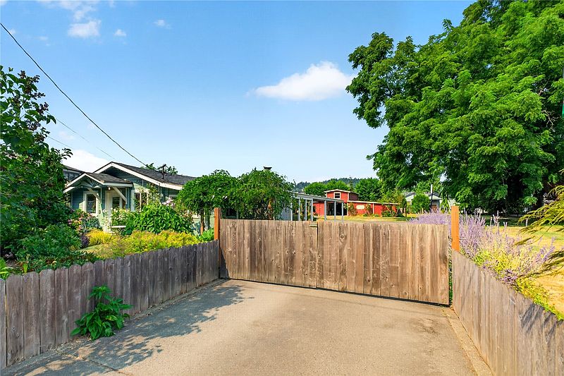 3rd image of 10807 61st Street Ct E