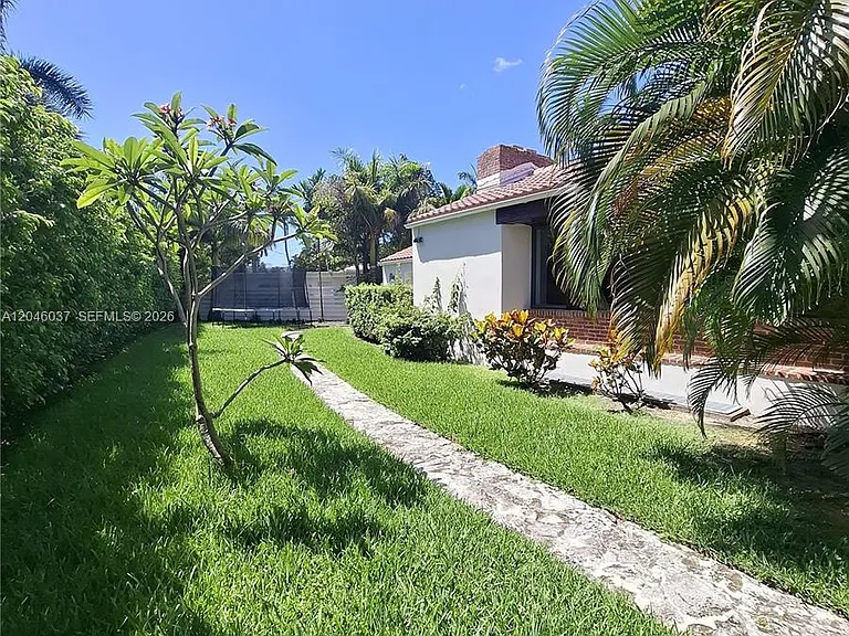 6350 Pinetree Dr — Photo 12