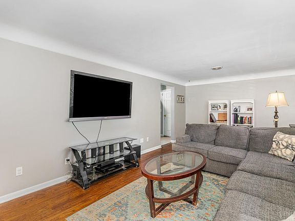 5th image of 6056 Jerry Lee Dr