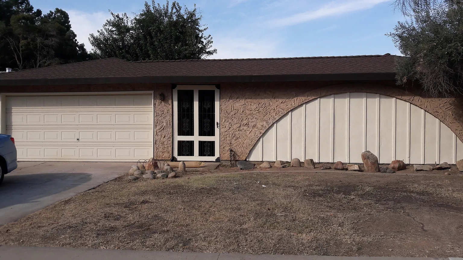653 Hansen Ave photo 1