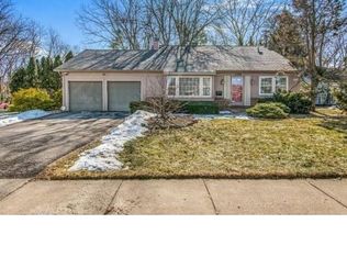 2398 Terova Dr, Troy, MI 48085