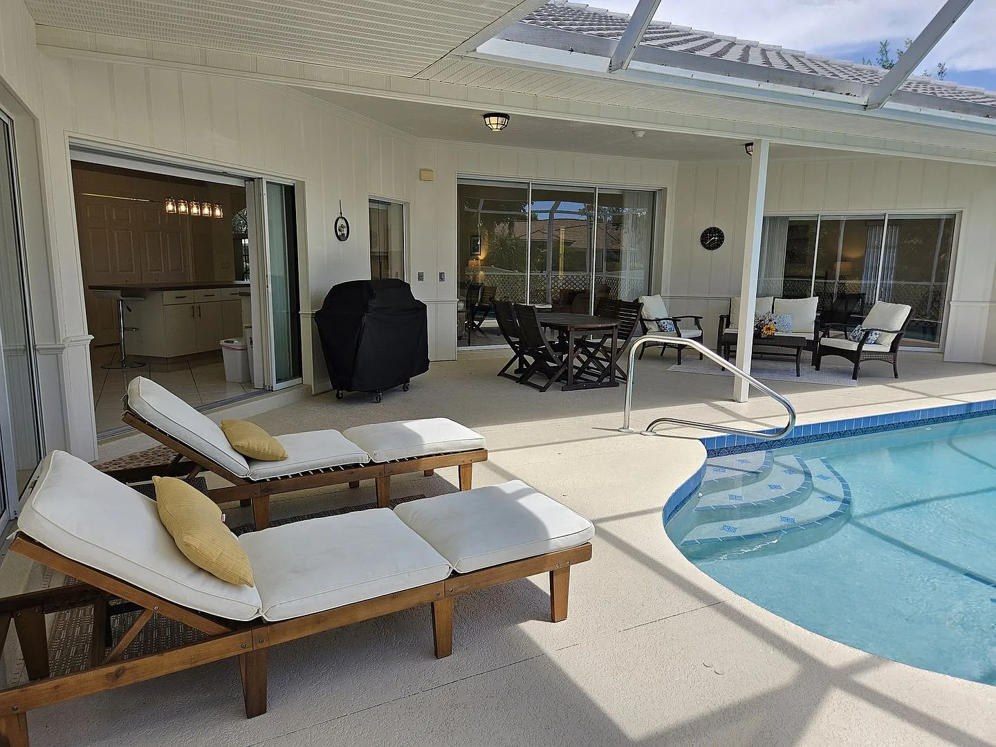 Seasonal Short-Term Private Heated Pool Home with 3 Bedroom, 2.5 Bath, 2 Car Garage in Sorrento W... — Photo 3