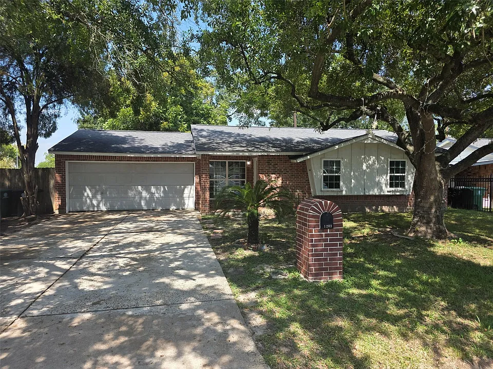 1203 Mooney Rd