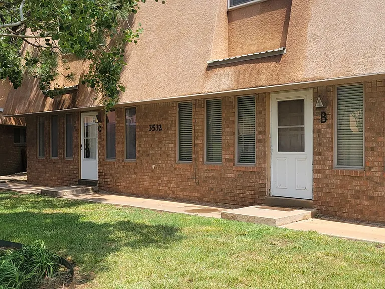 3532C Adenmor Ct — Photo 1