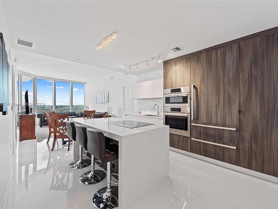 1st image of 851 NE 1st Ave #3508