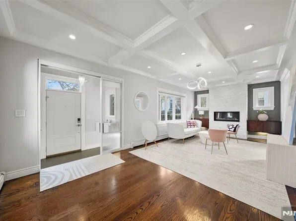 282 Schley Pl, Teaneck, NJ 07666