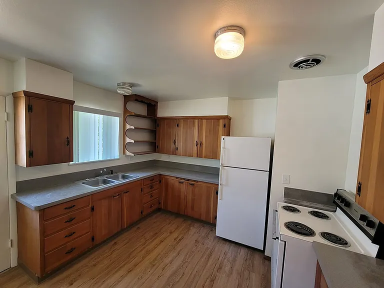 Lovely 2 Bed + 1 Bath in Forest Grove!! Near Pacific University!! Updated in 2021 + Pet-Friendly!! — Photo 3