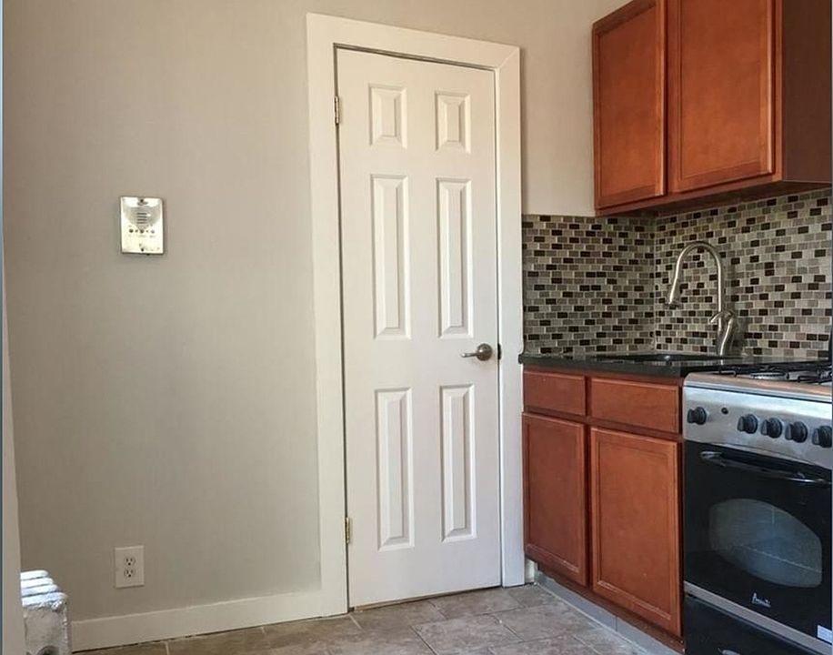 1st image of 3013 Newkirk Ave #4