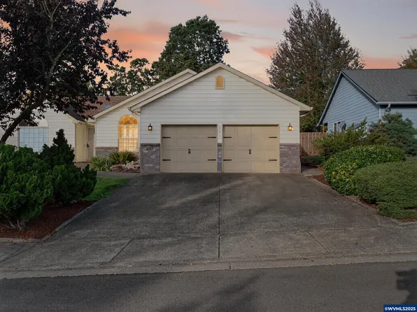 607 NW Heath St, Dallas, OR 97338