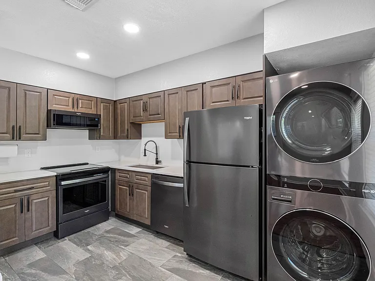 306 E Selma Ave #102 — Photo 23