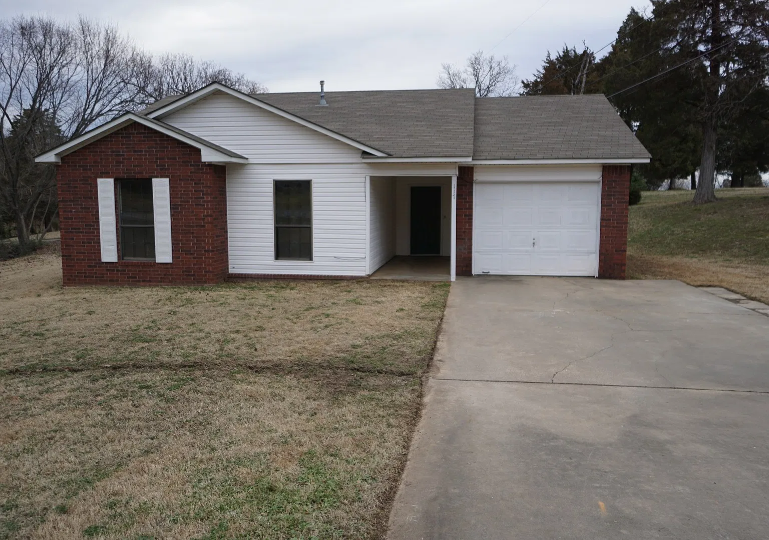 3 Bed 1 Bath House with 1 Car Garage. — Photo 2