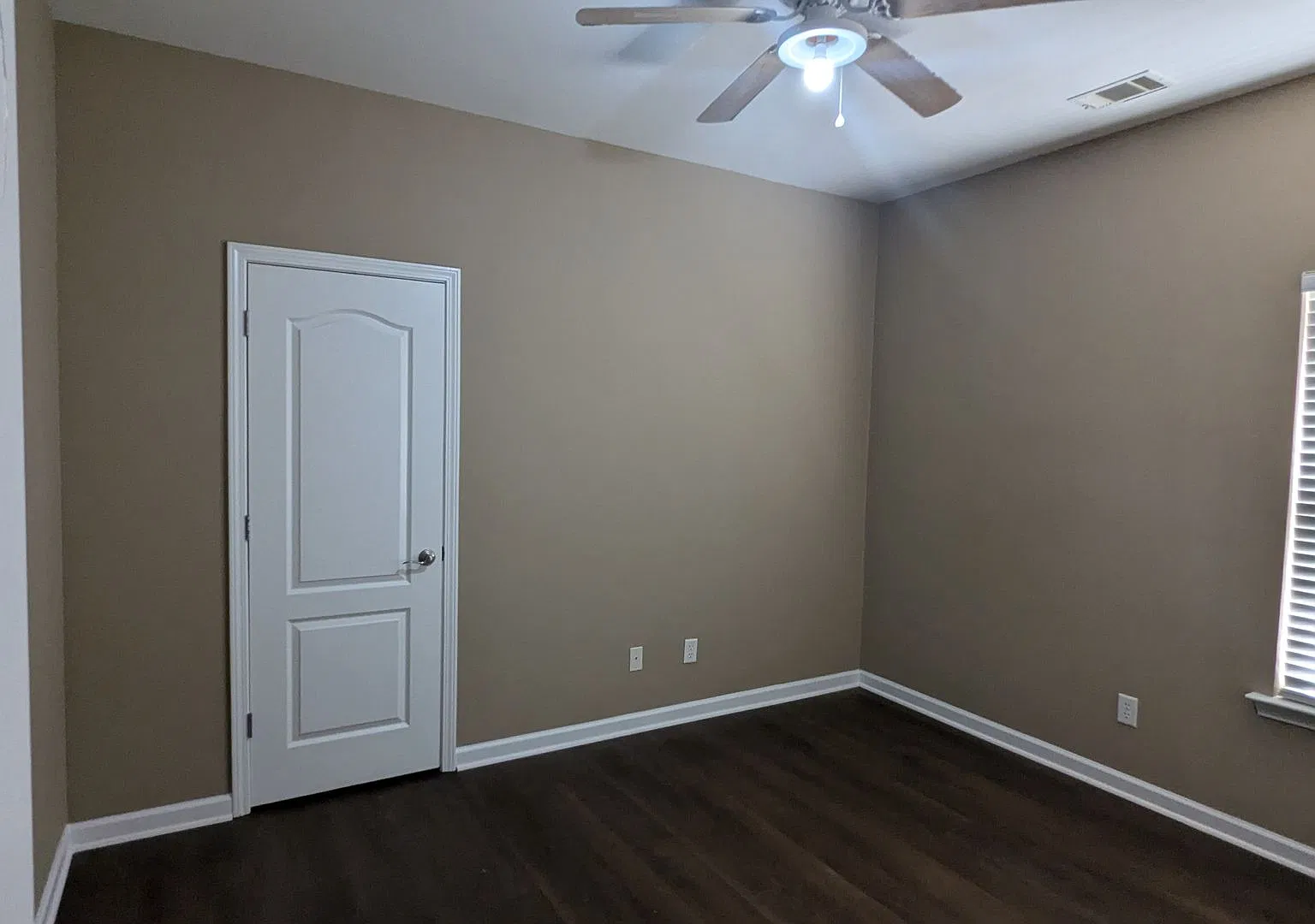 3Br/2BA with Garage, Hard Floors Throughout — Photo 4