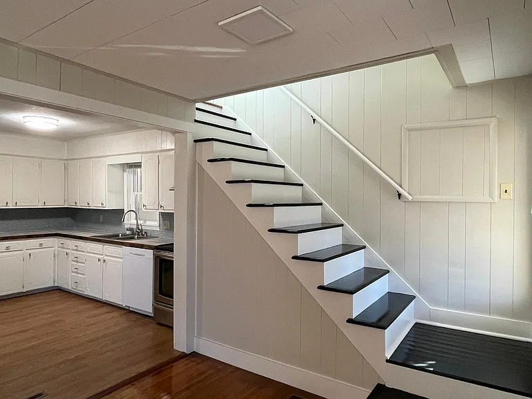 207 S 13th St — Photo 10
