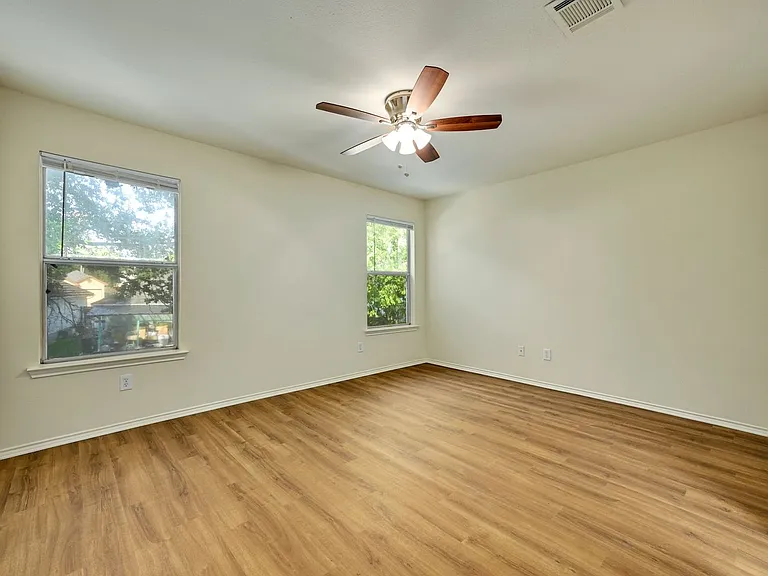 1531 Parkfield Cir — Photo 16
