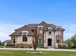 632 Wellington Cir, Rochester Hills, MI 48309