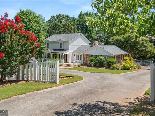 2166 Tanglewood Dr, Snellville, GA 30078