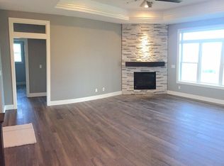 3039 Savannah Ct, Hiawatha, IA 52233