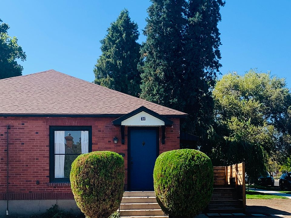 701 Wilson Avenue, front door