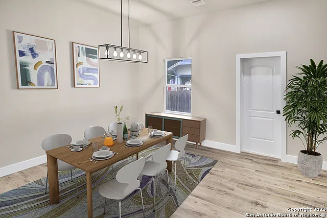 3 bed, 2.5 bath, 1811 sqft, $2,200 — Photo 4