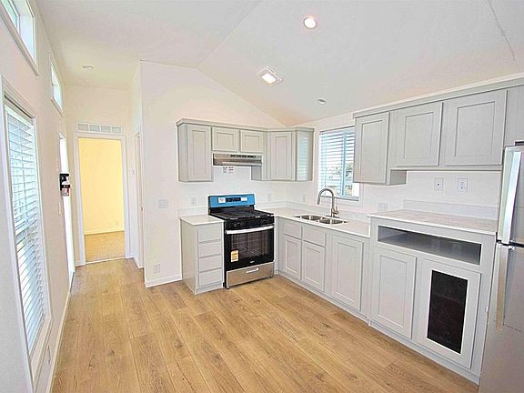 3rd image of 708 H St Space 22