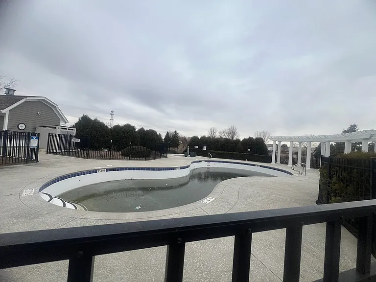 285 Lakeshore Dr — Photo 32