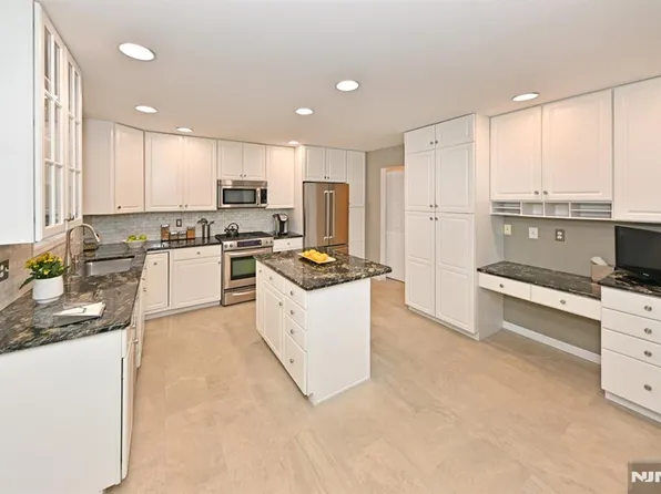 6 Schill Pl, Hillsdale, NJ 07642