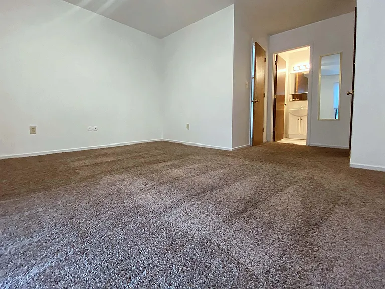 Holiday Acres Apartments — Photo 47