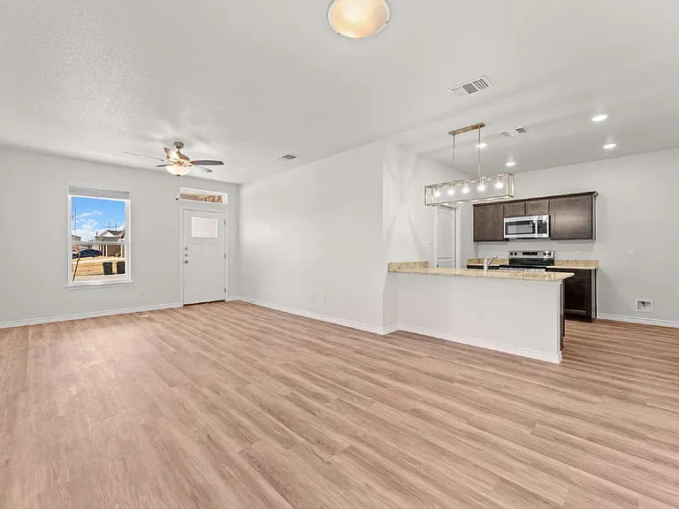 1114 Zora Dr #B — Photo 5