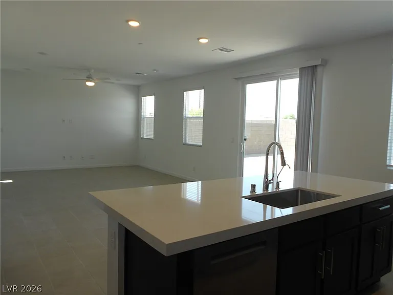 324 Lupton Ave — Photo 5
