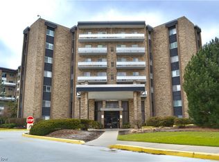 2202 Acacia Park Dr APT 2308, Lyndhurst, OH 44124