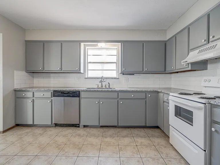 3401 Baird Dr — Photo 17