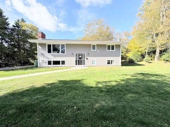 123 Parkside Dr, Charlottetown, PE C1E 1M5