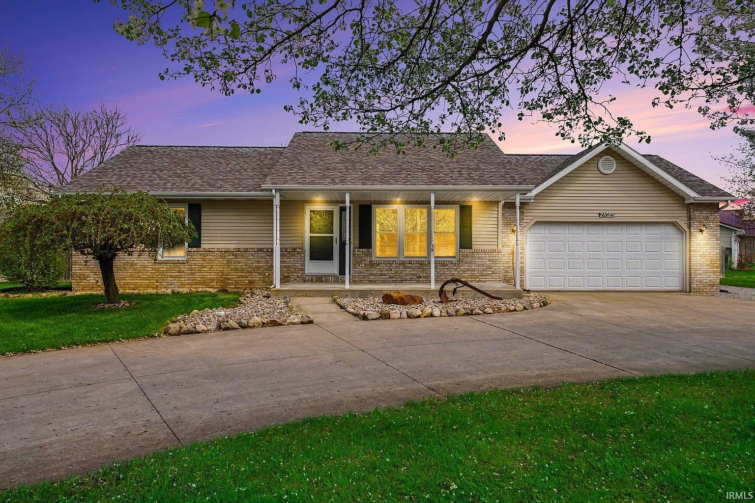 21025 Rivers Edge Dr photo 1
