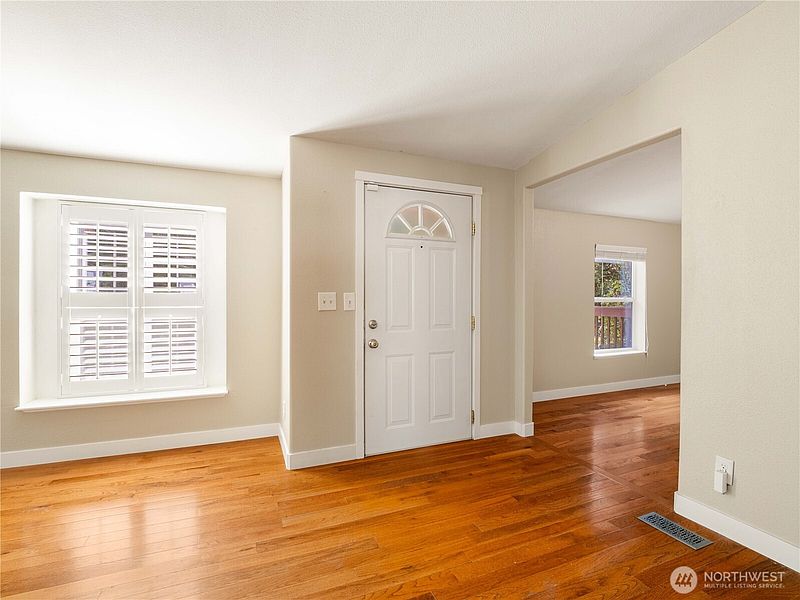 5th image of 32115 67th Avenue S