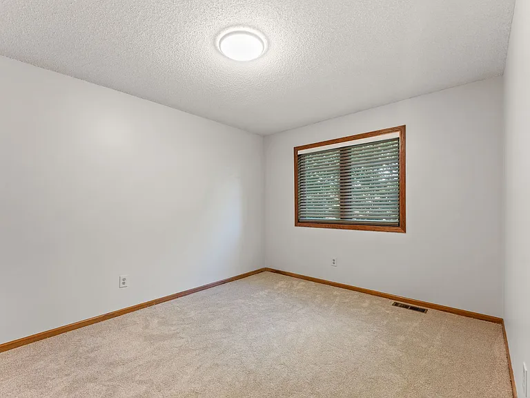 15465 Sussex Dr — Photo 14