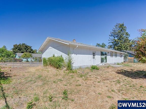 2nd image of 402 Clarmar Dr NE