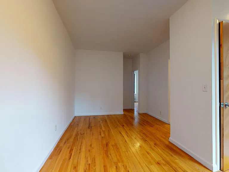 425 E 65th St #26 — Photo 4