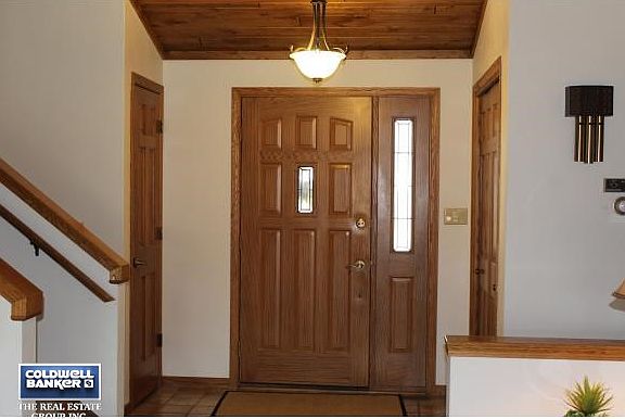 Inviting front foyer