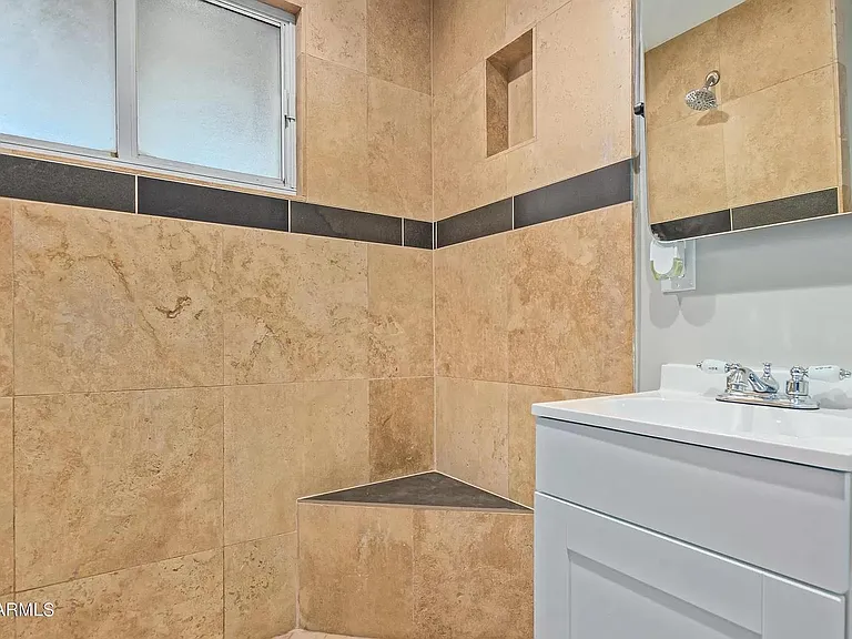 1123 N Frances St — Photo 21