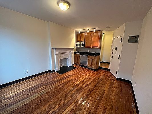 2nd image of 76 Charles St APT 4F