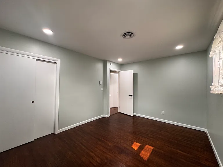 443 Bath Ave — Photo 25