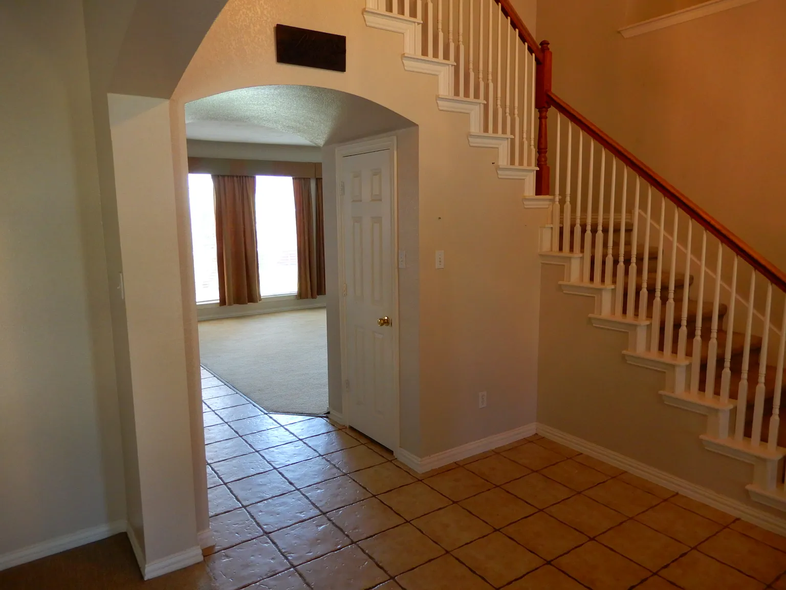 4 bed, 2253 sqft, $2,400 — Photo 2