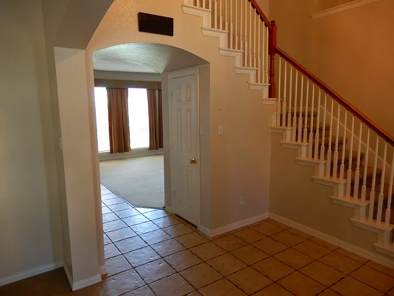 5904 Pinyon Dr — Photo 2