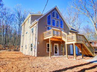 159 Karl Hope Blvd, Lackawaxen, PA 18435