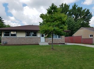 N86W17294 Hillcrest Dr, Menomonee Falls, WI 53051