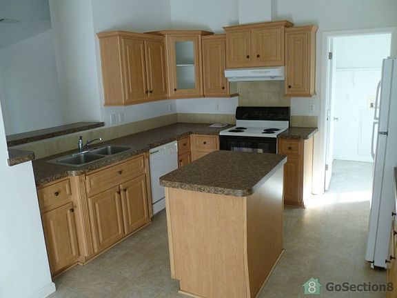 3rd image of 1501 Broadway Ave